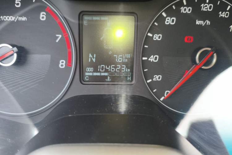 Used Baojun 310W 2018 1.5L Automatic Fashion Version China V Emission Standard Odometer Close Up