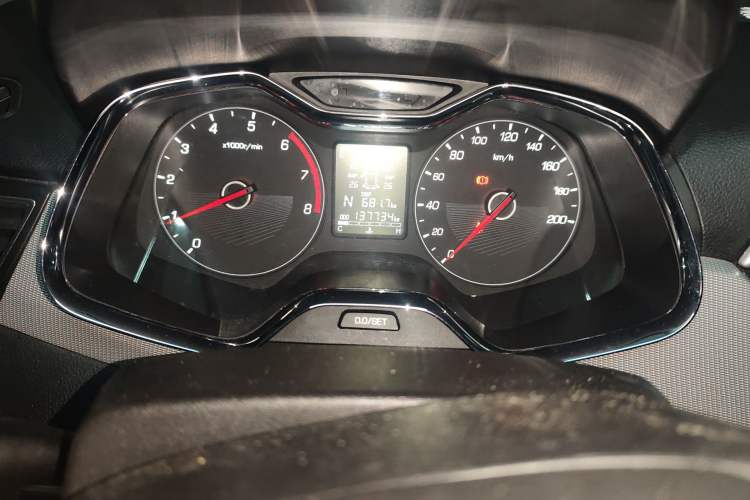 Used Baojun 310W 2018 1.5L Automatic Luxury Version China VI Emission Standard Odometer Close Up