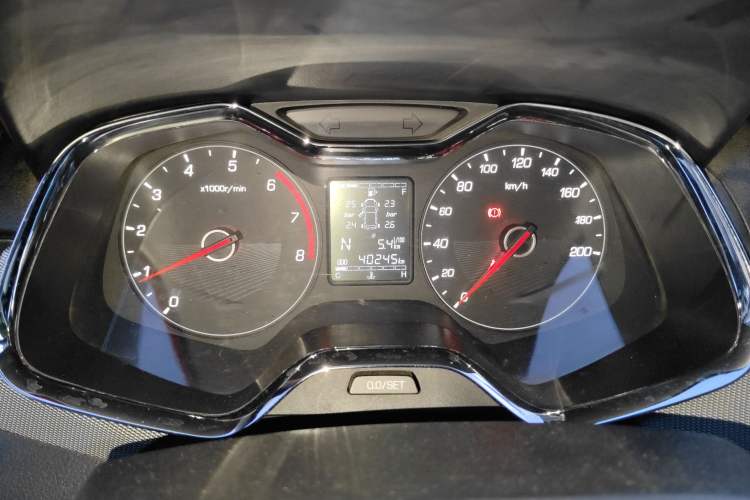 Used Baojun 310W 2018 1.5L Automatic Luxury Version China VI Emission Standard Odometer Close Up