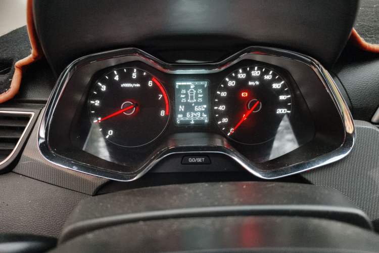 Used Baojun 310W 2018 1.5L Automatic Luxury Version China V Odometer Close Up