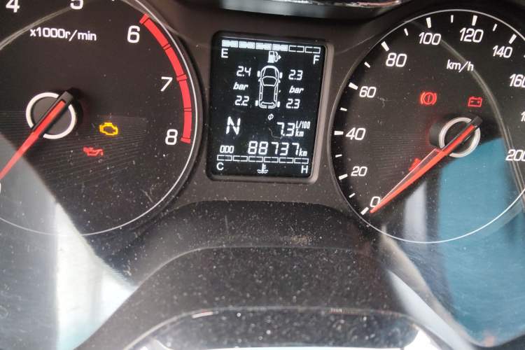 Used Baojun 310W 2018 1.5L Automatic Luxury Version China V Odometer Close Up