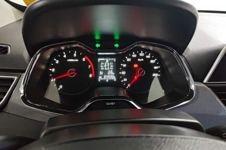 Used Baojun 310W 2018 1.5L Automatic Luxury Version China V Odometer Close Up