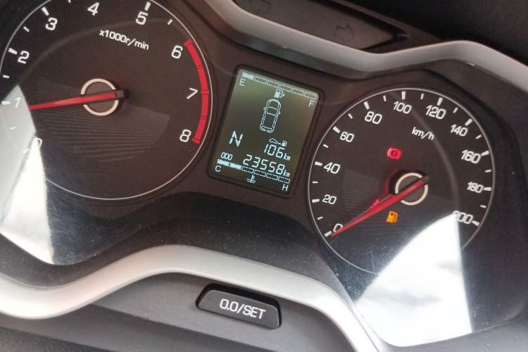Used Baojun 310W 2018 1.5L Automatic Fashion Version China V Emission Standard Odometer Close Up