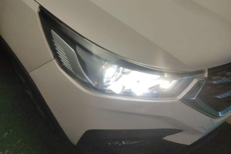 Used Baojun 310W 2018 1.5L Automatic Luxury Version China V Right Front Headlight