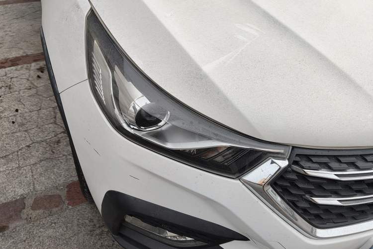 Used Baojun 310W 2018 1.5L Automatic Luxury Version China V Right Front Headlight