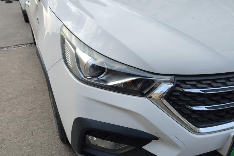 Used Baojun 310W 2018 1.5L Automatic Fashion Edition China VI Right Front Headlight