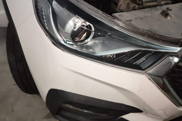 Used Baojun 310W 2018 1.5L Automatic Fashion Edition China VI Right Front Headlight