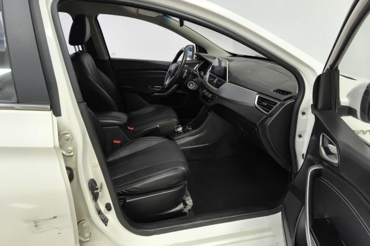 Used Baojun 310W 2018 1.5L Automatic Fashion Version China V Emission Standard Right Front Seat