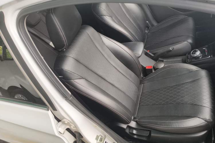 Used Baojun 310W 2018 1.5L Automatic Fashion Version China V Emission Standard Right Front Seat