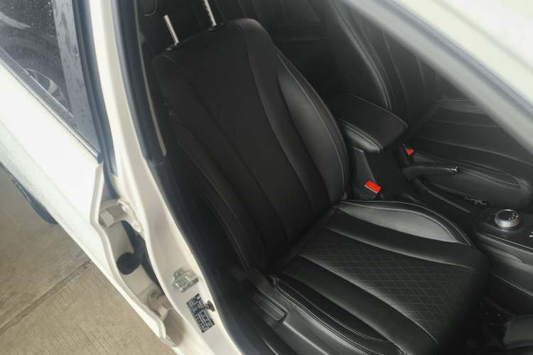 Used Baojun 310W 2018 1.5L Automatic Luxury Version China V Right Front Seat