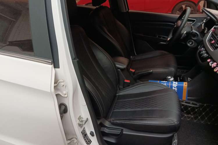 Used Baojun 310W 2018 1.5L Automatic Fashion Version China V Emission Standard Right Front Seat