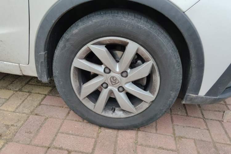 Used Baojun 310W 2018 1.5L Automatic Fashion Edition China VI Right Front Wheel Hub