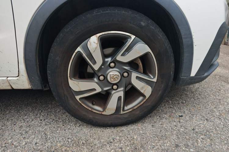 Used Baojun 310W 2018 1.5L Automatic Luxury Version China VI Emission Standard Right Front Wheel Hub