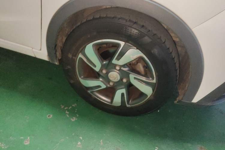 Used Baojun 310W 2018 1.5L Automatic Luxury Version China V Right Front Wheel Hub