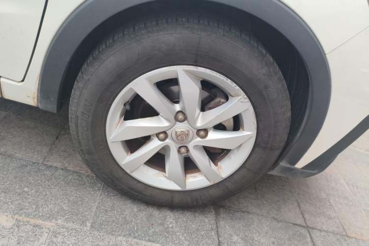 Used Baojun 310W 2018 1.5L Automatic Fashion Version China V Emission Standard Right Front Wheel Hub