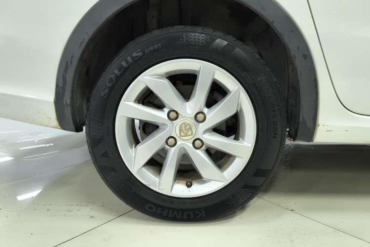Used Baojun 310W 2018 1.5L Automatic Fashion Version China V Emission Standard Right Front Wheel Hub