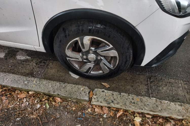 Used Baojun 310W 2018 1.5L Automatic Luxury Version China V Right Front Wheel Hub