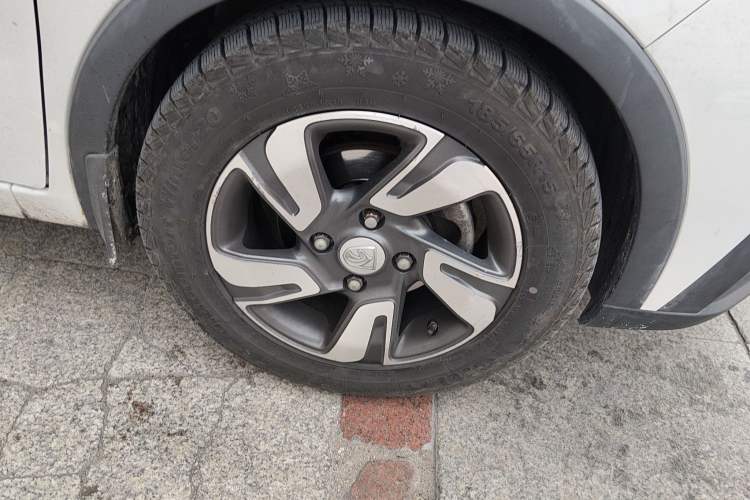 Used Baojun 310W 2018 1.5L Automatic Luxury Version China V Right Front Wheel Hub