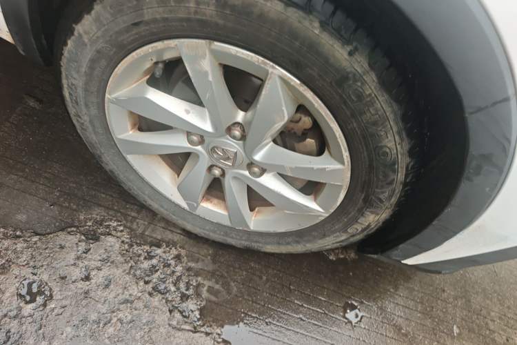 Used Baojun 310W 2018 1.5L Automatic Fashion Version China V Emission Standard Right Front Wheel Hub