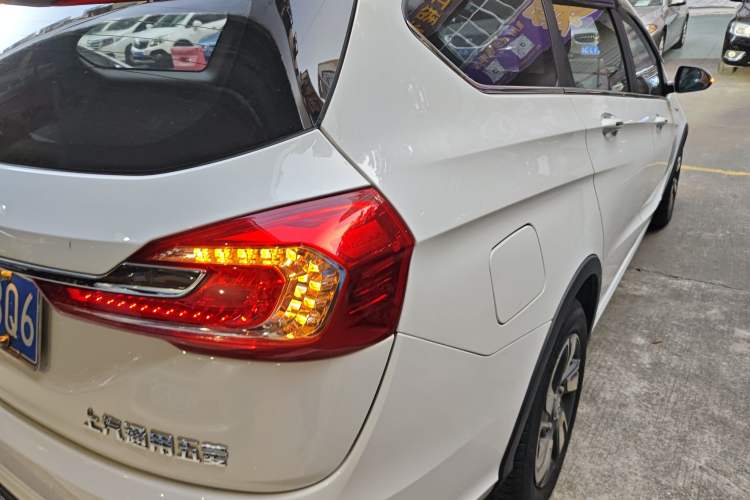 Used Baojun 310W 2018 1.5L Automatic Luxury Version China V Right Rear Taillight