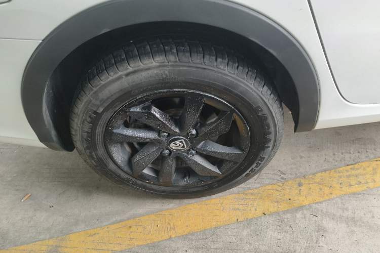 Used Baojun 310W 2018 1.5L Automatic Fashion Version China V Emission Standard Right Rear Wheel Hub