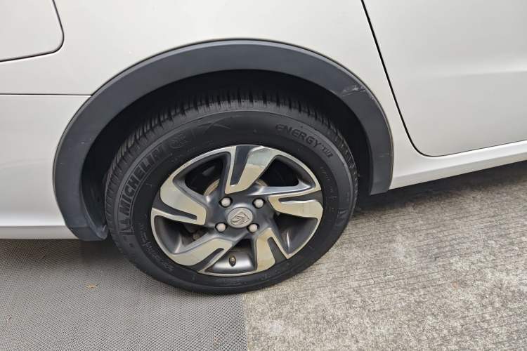 Used Baojun 310W 2018 1.5L Automatic Luxury Version China V Right Rear Wheel Hub
