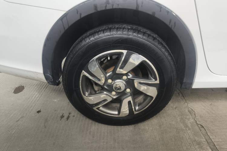 Used Baojun 310W 2018 1.5L Automatic Luxury Version China V Right Rear Wheel Hub