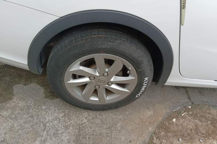 Used Baojun 310W 2018 1.5L Automatic Fashion Version China V Emission Standard Right Rear Wheel Hub
