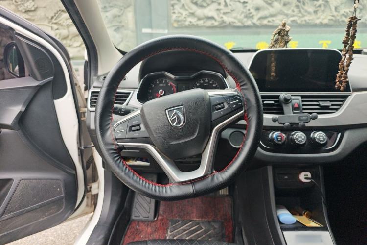 Used Baojun 310W 2018 1.5L Automatic Luxury Version China VI Emission Standard Steering Wheel