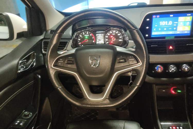 Used Baojun 310W 2018 1.5L Automatic Luxury Version China V Steering Wheel