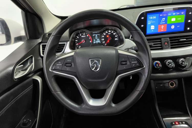 Used Baojun 310W 2018 1.5L Automatic Fashion Version China V Emission Standard Steering Wheel