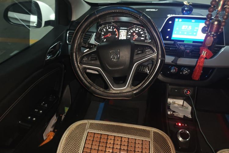 Used Baojun 310W 2018 1.5L Automatic Luxury Version China VI Emission Standard Steering Wheel