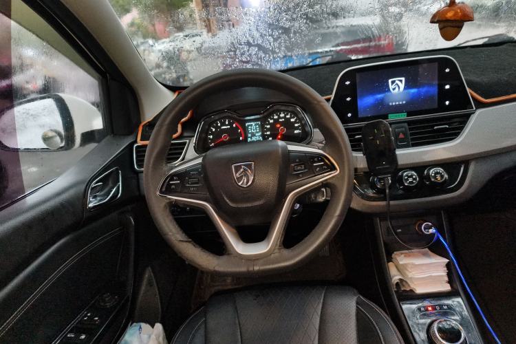 Used Baojun 310W 2018 1.5L Automatic Luxury Version China V Steering Wheel