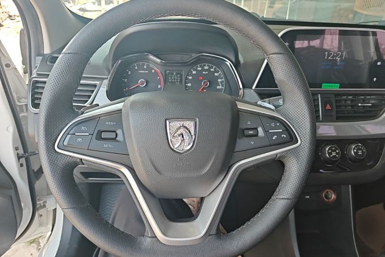 Used Baojun 310W 2018 1.5L Automatic Luxury Version China V Steering Wheel