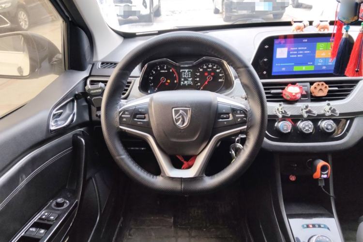 Used Baojun 310W 2018 1.5L Automatic Luxury Version China V Steering Wheel