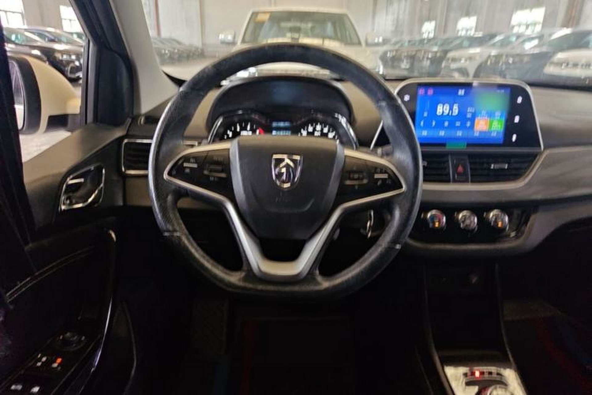 Used Baojun 310W 2018 1.5L Automatic Luxury Version China V Steering Wheel