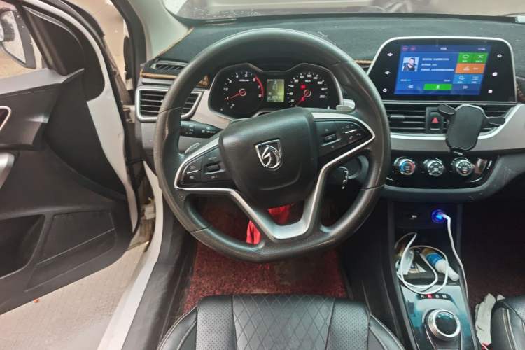 Used Baojun 310W 2018 1.5L Automatic Fashion Version China V Emission Standard Steering Wheel