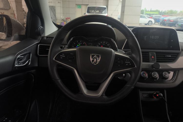 Used Baojun 310W 2018 1.5L Automatic Luxury Version China V Steering Wheel