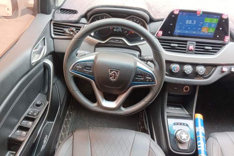 Used Baojun 310W 2018 1.5L Automatic Fashion Version China V Emission Standard Steering Wheel