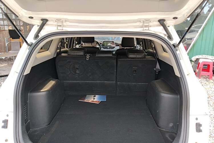Used Baojun 310W 2018 1.5L Automatic Luxury Version China V Trunk