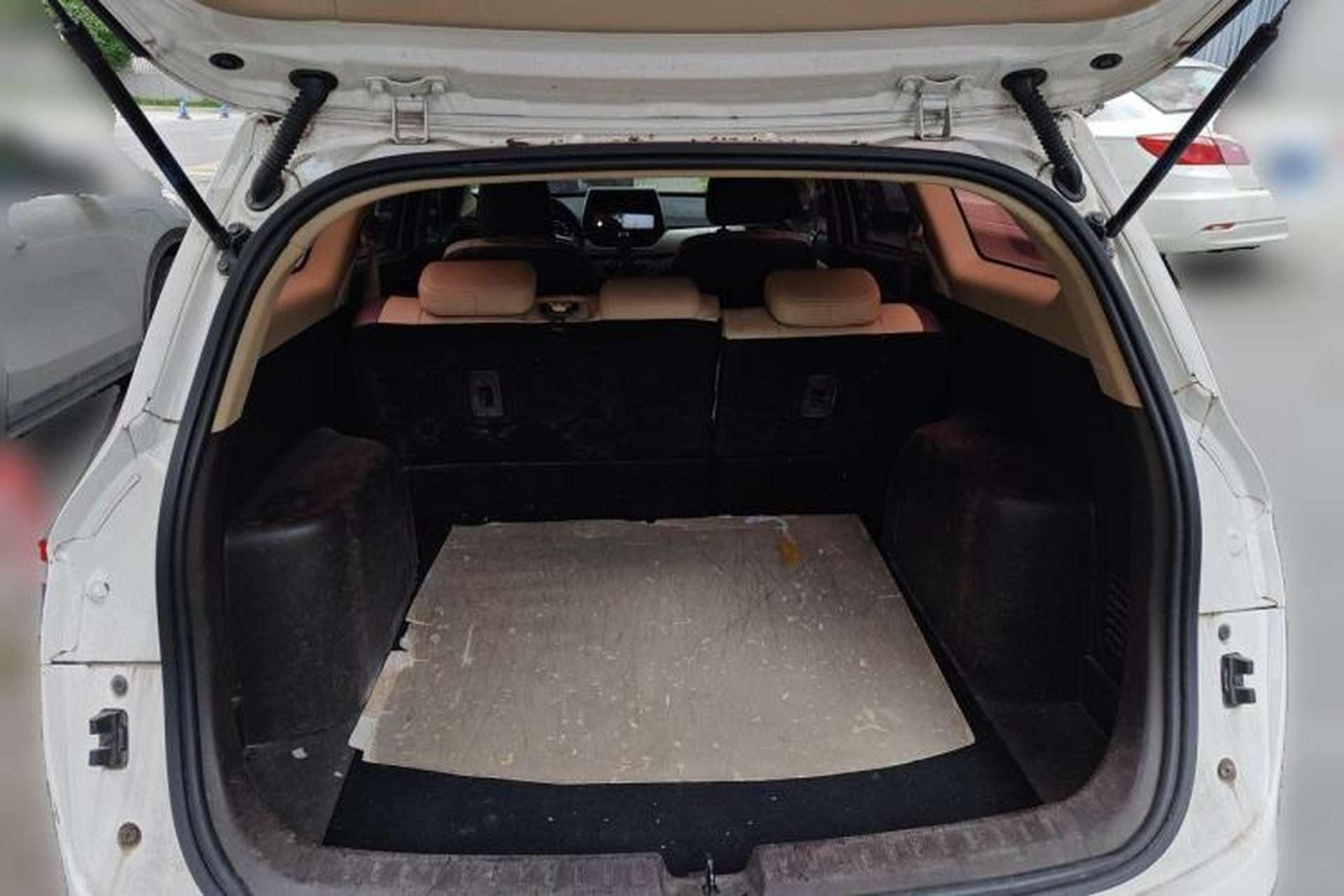 Used Baojun 310W 2018 1.5L Automatic Fashion Edition China VI Trunk