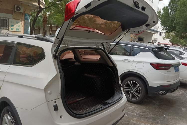 Used Baojun 310W 2018 1.5L Automatic Fashion Version China V Emission Standard Trunk