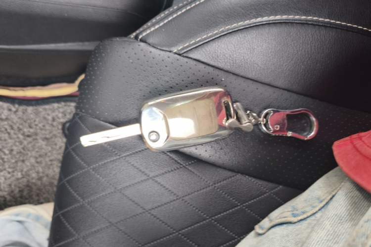 Used Baojun 310W 2018 1.5L Automatic Fashion Version China V Emission Standard Vehicle Key