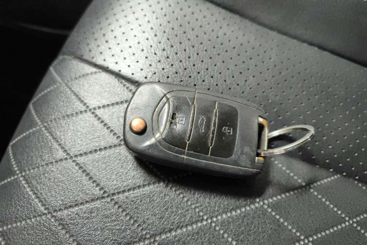 Used Baojun 310W 2018 1.5L Automatic Fashion Version China V Emission Standard Vehicle Key