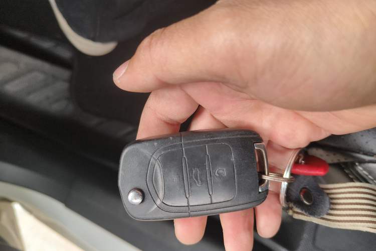 Used Baojun 310W 2018 1.5L Automatic Fashion Version China V Emission Standard Vehicle Key