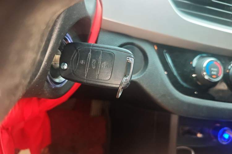 Used Baojun 310W 2018 1.5L Automatic Fashion Version China V Emission Standard Vehicle Key