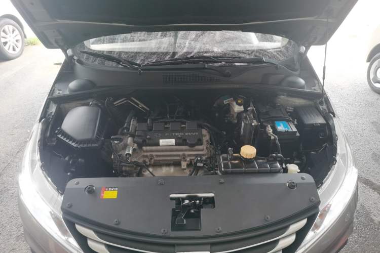 Used Baojun 310W 2020 1.5L Automatic Enjoyment Version China VI Emission Standard Engine Bay