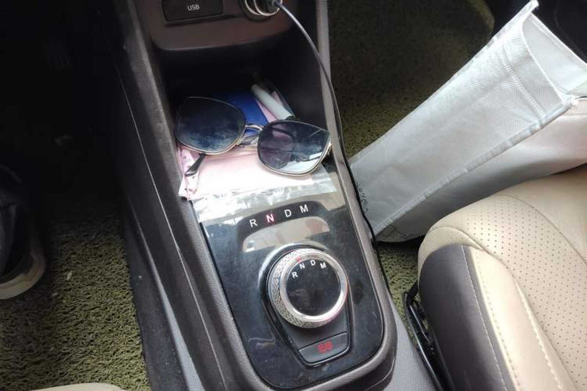 Used Baojun 310W 2020 1.5L Automatic Enjoyment Version China VI Emission Standard Gear Lever