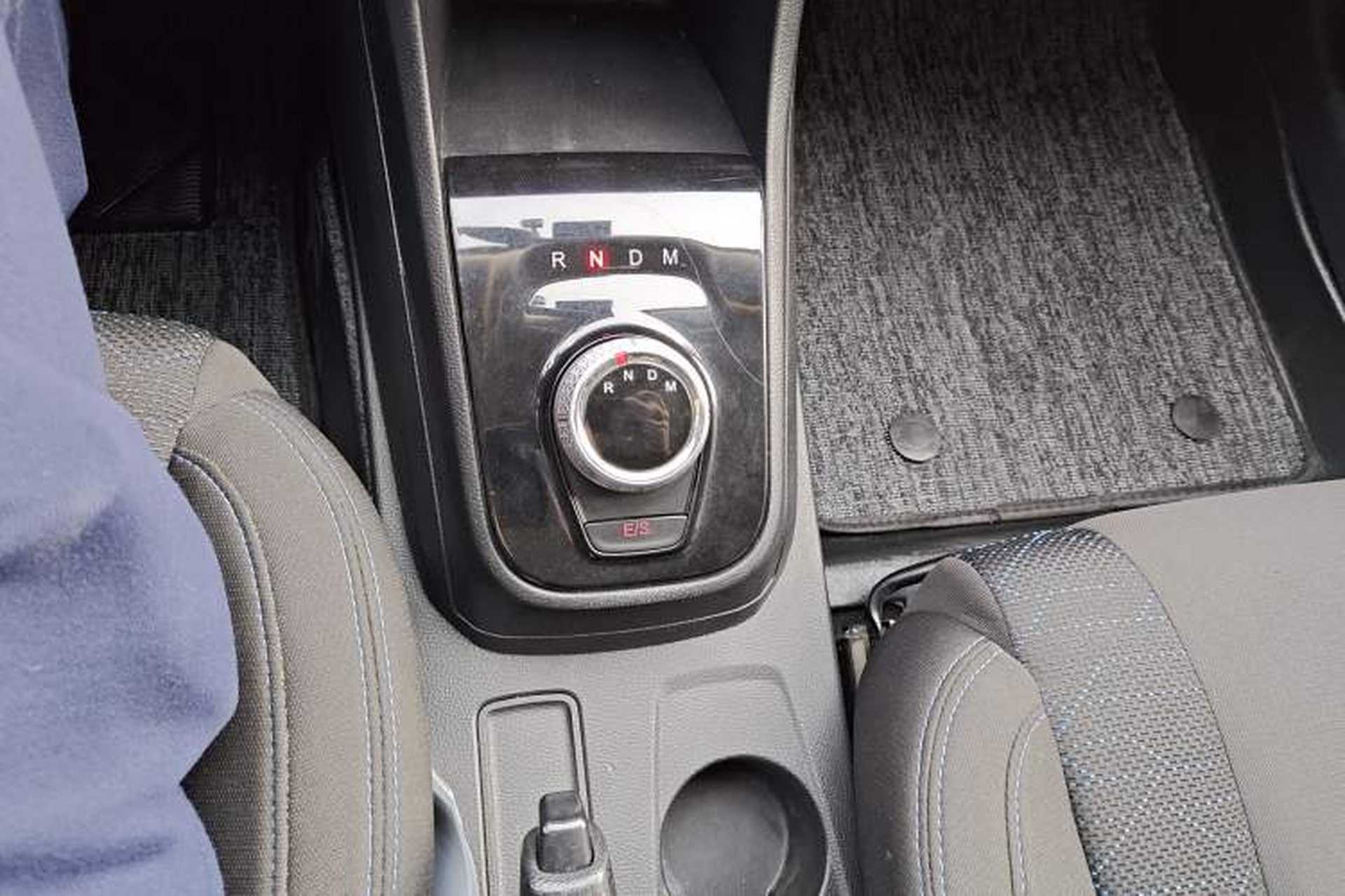 Used Baojun 310W 2020 1.5L Automatic Enjoyment Version China VI Emission Standard Gear Lever