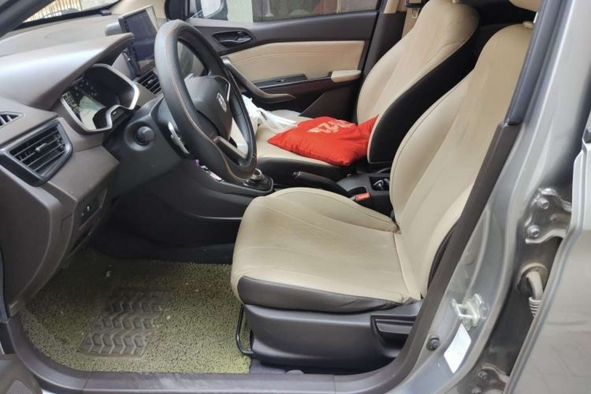Used Baojun 310W 2020 1.5L Automatic Enjoyment Version China VI Emission Standard Left Front Seat